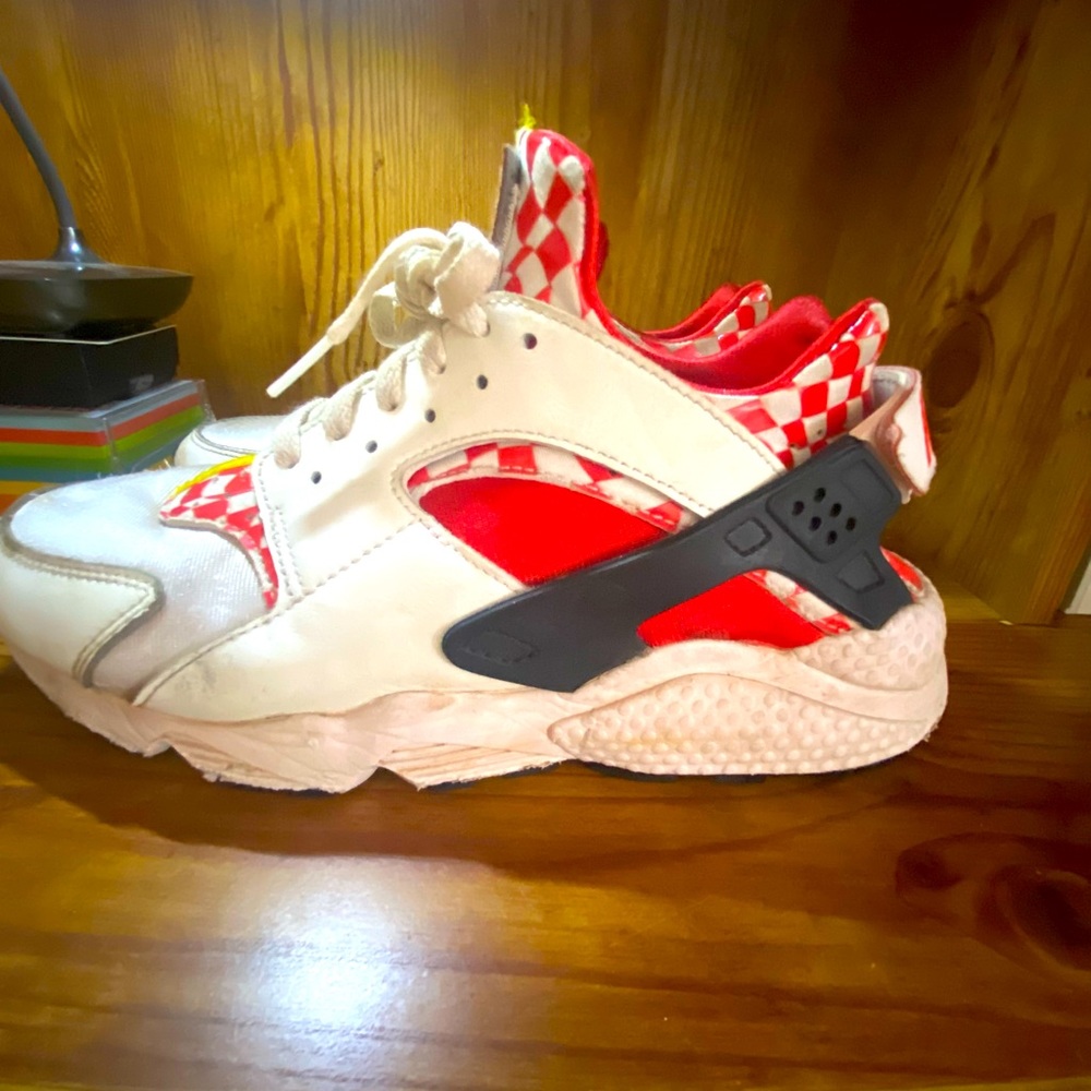 Air Huaraches by Nike Liverpool F.C.